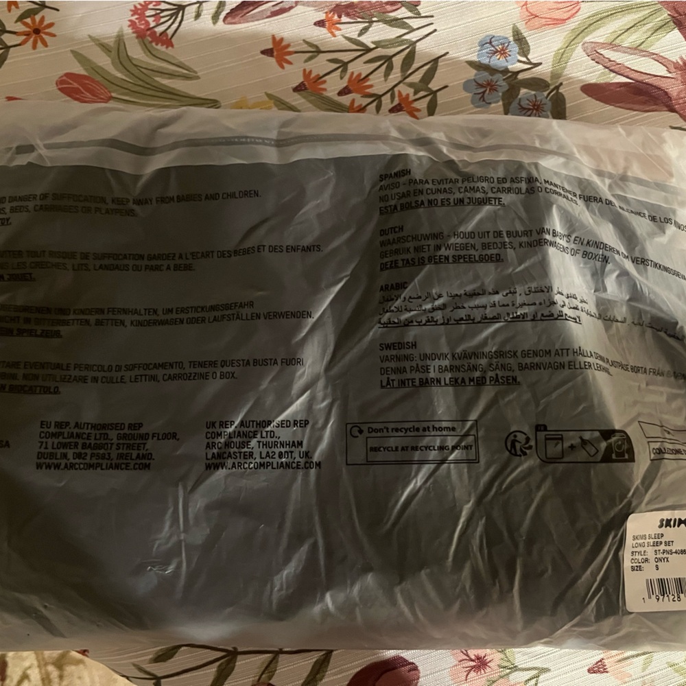 SKIMS pajama set - NWT onyx- Small - Picture 4 of 6